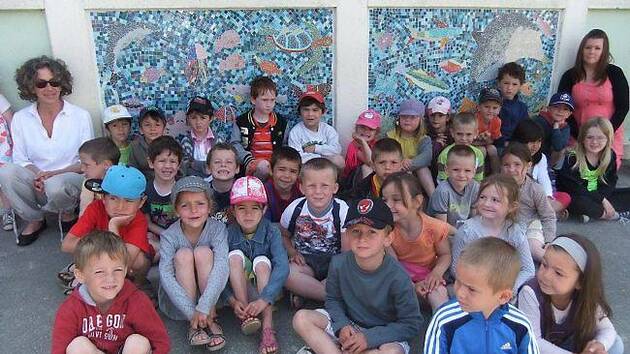 La grande mosaïque de l'école Montafilan est terminée