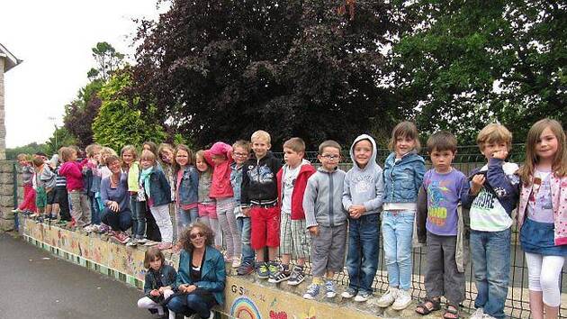 Les enfants ont réalisé une mosaïque de 14 mètres