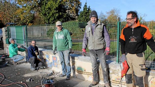 Parents et enseignants tentent de sauver les mosaïques