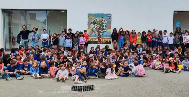 Plélan-le-Petit. Le début des quatre saisons en mosaïque à l’école