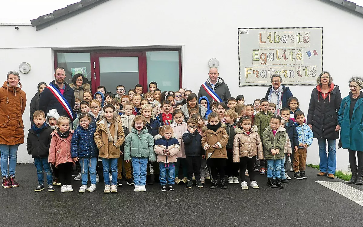 À l’école publique de Trédaniel, une fresque en mosaïque a été réalisée