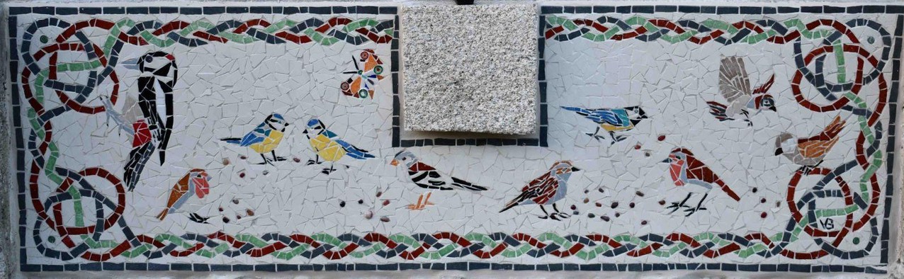 Rebord de fenêtre représentant des oiseaux